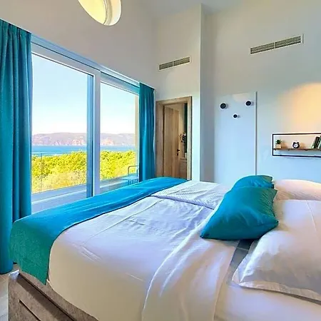 מלון Aurum Comfortable 3*